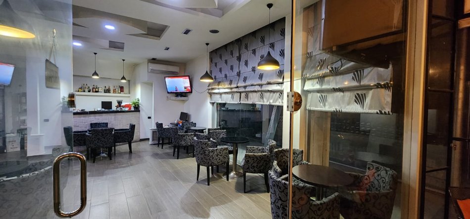 Tirane, jepet me qera lokal Kati 0, 1 m² 550 € (Fresku)