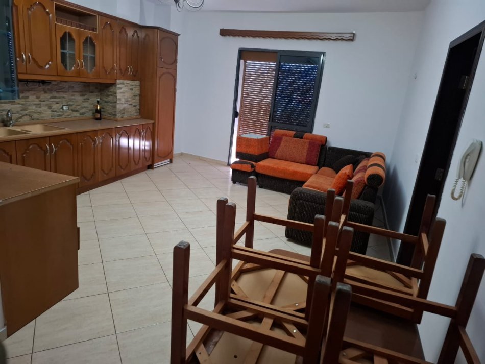 Tirane, jepet me qera apartament 2+1 Kati 1, 68 m² 350 € (Kodra e Priftit)