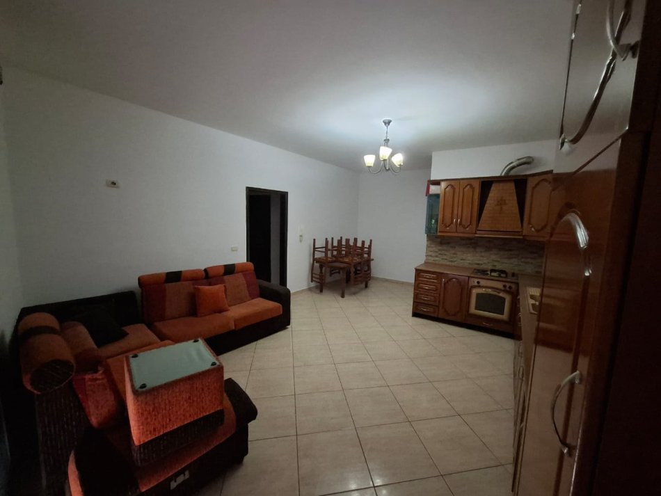 Tirane, jepet me qera apartament 2+1 Kati 1, 68 m² 400 € (Kodra Priftit)
