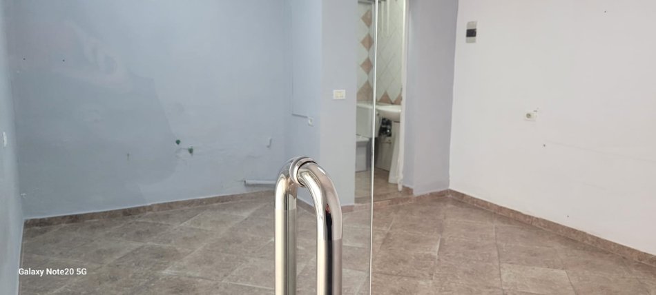 Tirane, jepet me qera ambjent biznesi Kati 1, 26 m² 300 € (Siri Kodra)