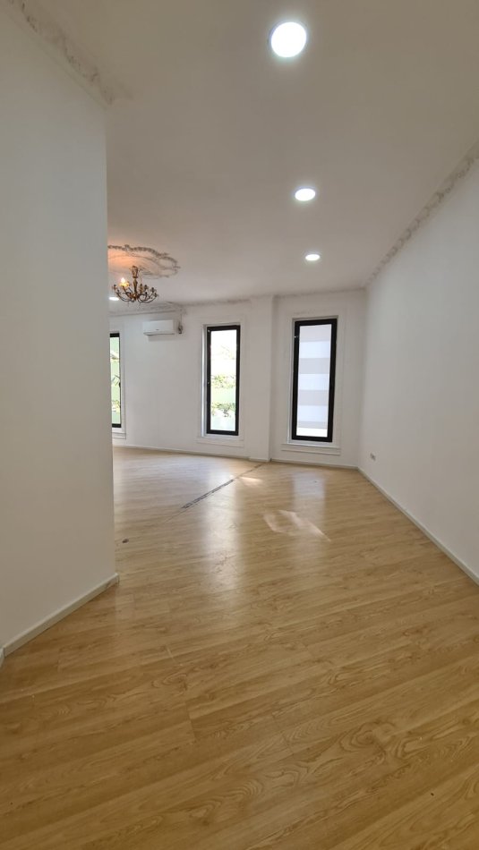 Tirane, jepet me qera zyre Kati 1, 80 m² 1.500 € (Torre Drini, Qender)
