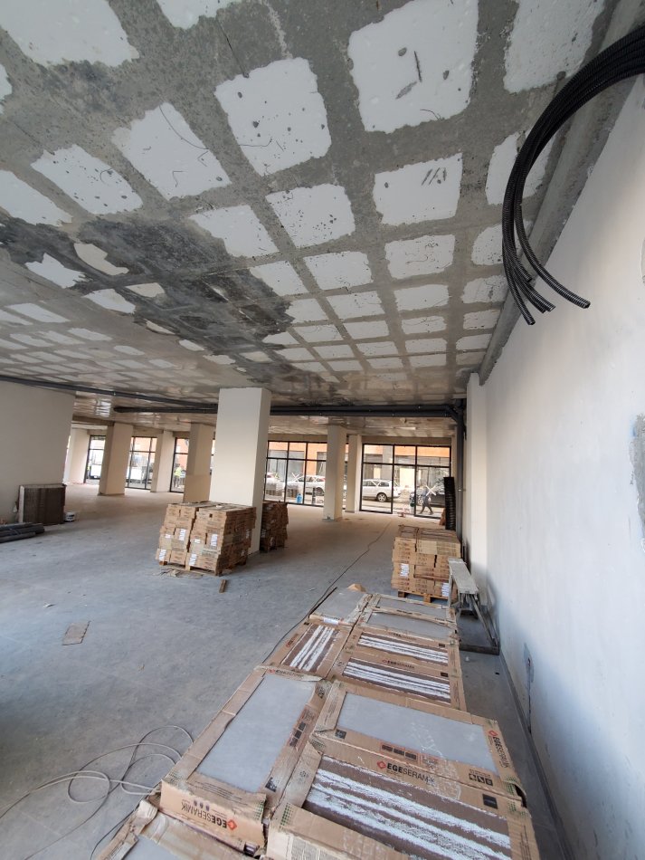 Tirane, jepet me qera ambjent biznesi Kati 0, 325 m² 2.600 €