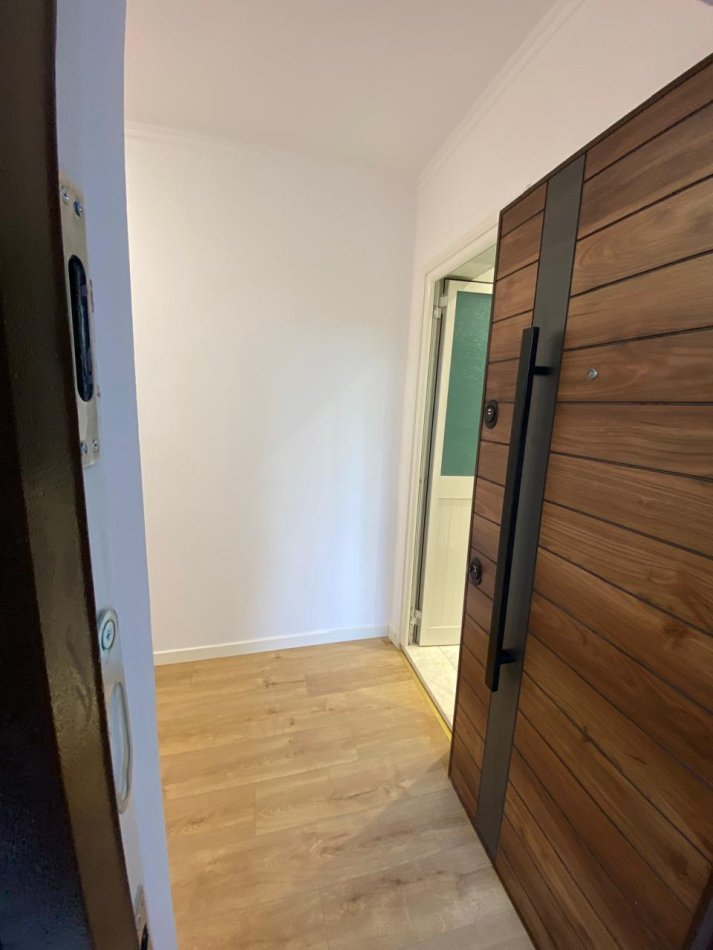 Tirane, shitet apartament 2+1+Ballkon Kati 2, 94 m² 185.000 € (Blloku i Ambasadave)