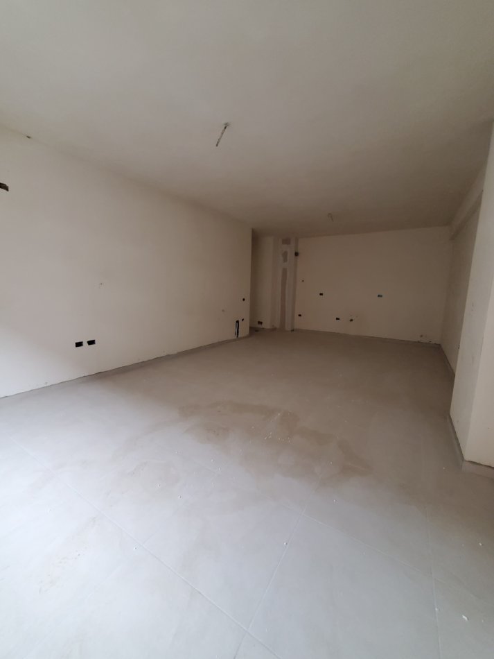 Tirane, shitet apartament 2+1+Ballkon Kati 5, 108 m² 97.200 € (Rruga Aleksandria)