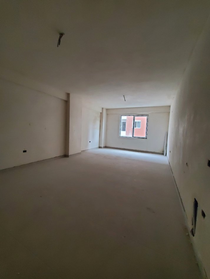 Tirane, shitet apartament 2+1+Ballkon Kati 5, 108 m² 97.200 € (Rruga Aleksandria)