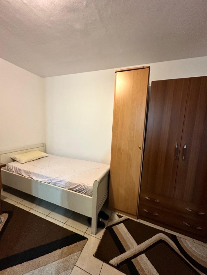 Tirane, jepet me qera apartament Kati 1, 20 m² 300 € (21 Dhjetori)