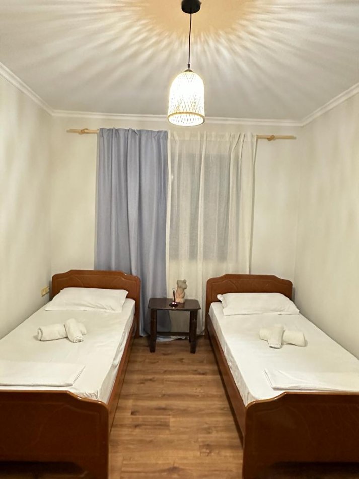 Tirane, jepet me qera apartament 2+1+Ballkon Kati 3, 95 m² 550 € (Rruga Ferit Xhajko/Ish Resorant Durrësi)