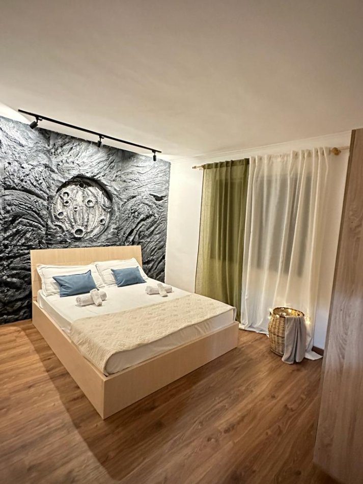 Tirane, jepet me qera apartament 2+1+Ballkon Kati 3, 95 m² 550 € (Rruga Ferit Xhajko/Ish Resorant Durrësi)