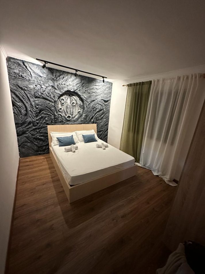 Tirane, jepet me qera apartament 2+1+Ballkon Kati 3, 95 m² 550 € (Rruga Ferit Xhajko/Ish Resorant Durrësi)