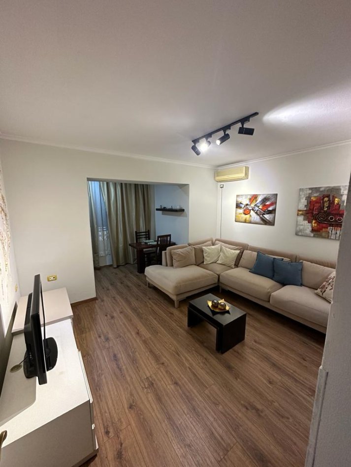 Tirane, jepet me qera apartament 2+1+Ballkon Kati 3, 95 m² 550 € (Rruga Ferit Xhajko/Ish Resorant Durrësi)