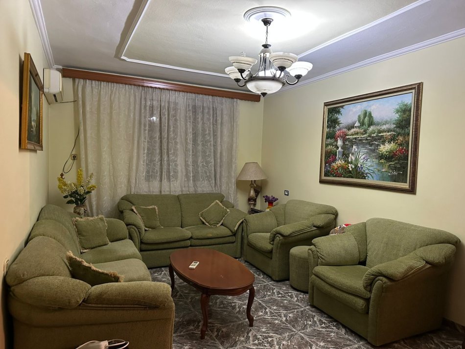 Tirane, jepet me qera apartament 2+1+Ballkon Kati 1, 111 m² 500 € (Kongresi Manastirit)