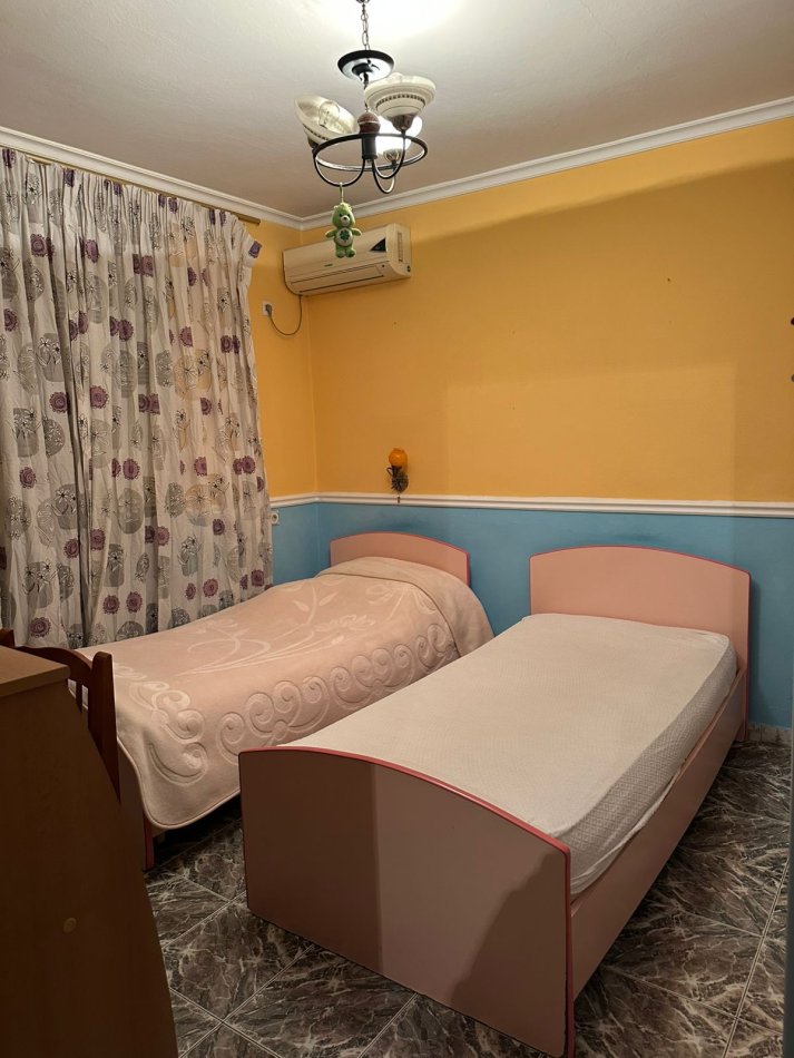 Tirane, jepet me qera apartament 2+1+Ballkon Kati 1, 111 m² 500 € (Kongresi Manastirit)