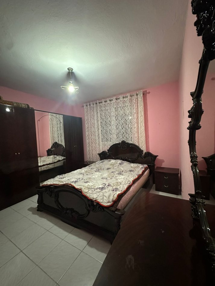 Tirane, jepet me qera apartament 2+1+Ballkon Kati 1, 111 m² 500 € (Kongresi Manastirit)