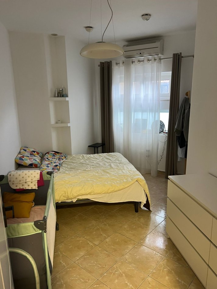 Tirane, shitet apartament 1+1 Kati 2, 47 m² 97.000 € (Xhamllik)