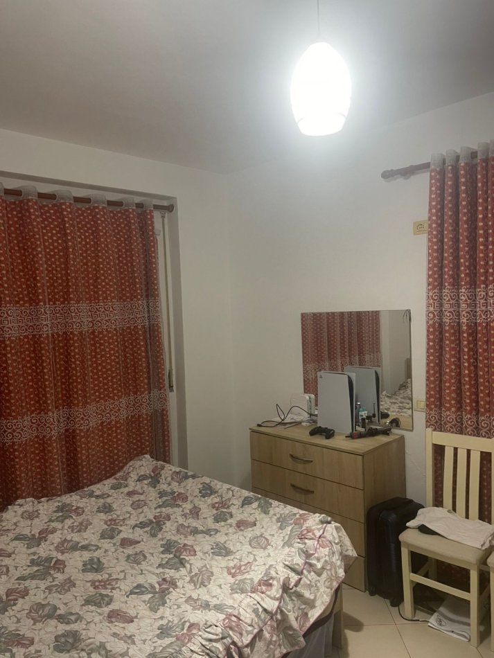 Tirane, jepet me qera apartament 2+1+Ballkon Kati 2, 87 m² 500 € (Rruga Bill Klinton/Mbi Kristal Center)