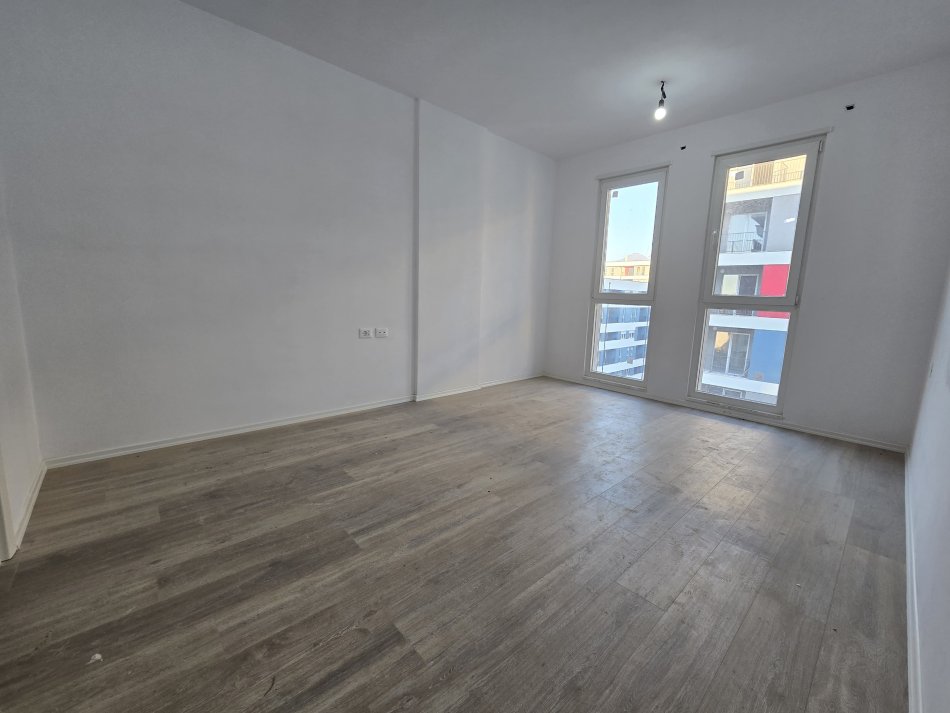 Tirane, shitet apartament 2+1+Ballkon Kati 6, 115.000 € (Univers City)