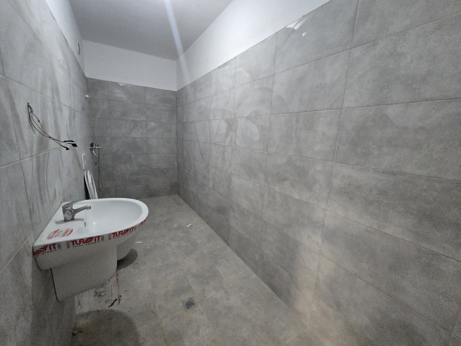 Tirane, shitet apartament 2+1+Ballkon Kati 6, 106.000 € (Univers City)