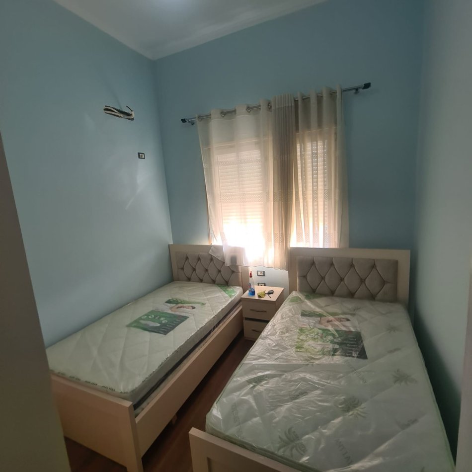 Tirane, jap me qera apartament 2+1+Ballkon Kati 8, 98 m² 600 € (KOMPLEKSI GOLDEN PARK)