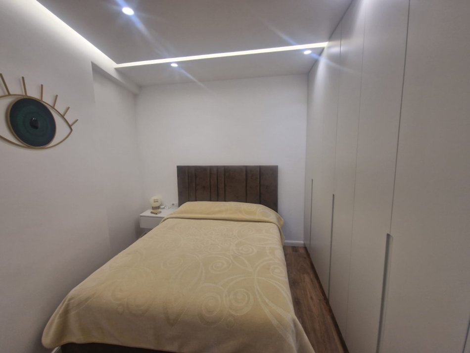 Tirane, shitet apartament 2+1+Aneks+Ballkon , 101 m² 300.000 € (Komuna e Parisit)