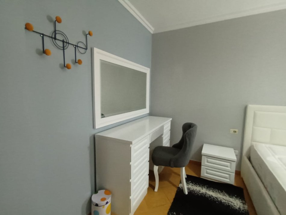 Tirane, jepet me qera apartament 2+1 Kati 9, 90 m² 400 € (Yzberisht)