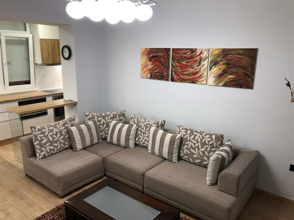Tirane, jepet me qera apartament 1+1 Kati 2, 70 m² 650 € (Myslym shyri)