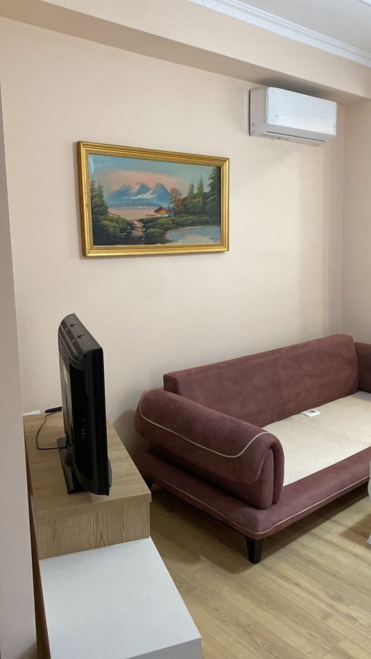 Tirane, jepet me qera apartament 1+1 Kati 1, 70 m² 400 € (Porcelani)