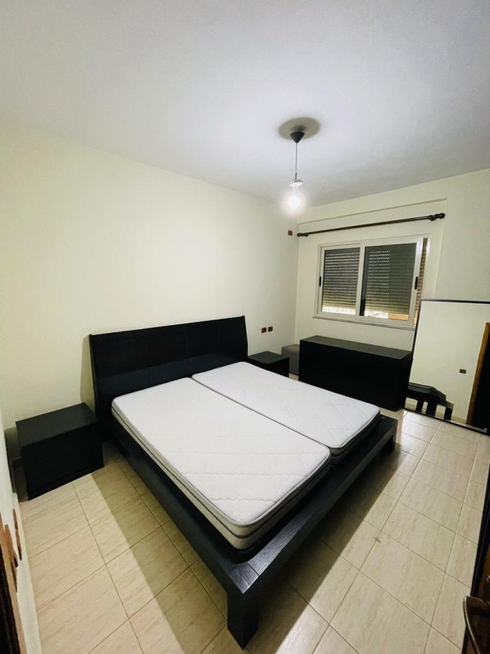 Tirane, jepet me qera apartament 1+1 Kati 3, 59 m² 450 € (Komuna Parisit, Big Market)