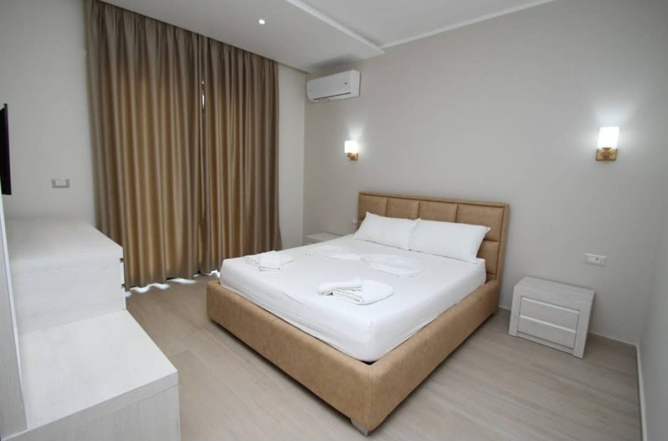 Vlore, shitet hotel Kati 5, 1.080 m² 4.000.000 € (Radhimë)