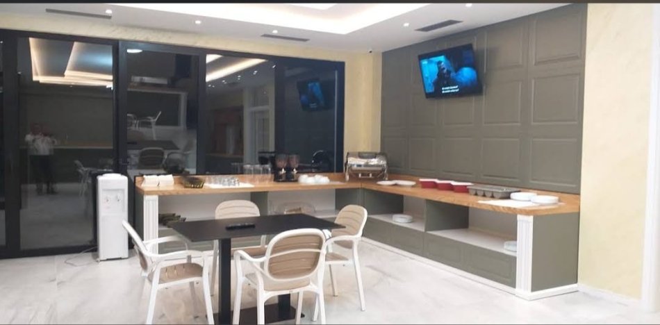 Vlore, shitet hotel Kati 5, 1.080 m² 4.000.000 € (Radhimë)