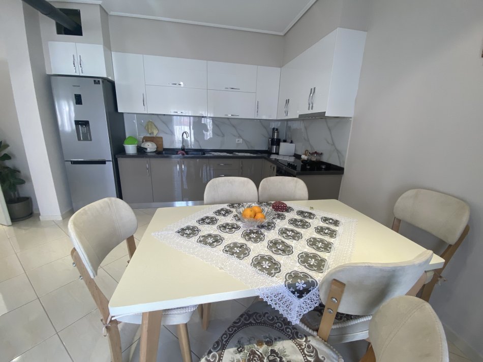 Tirane, jepet me qera Vile 3 Katshe Kati 3, 500 m² 4.000 € (Teg)