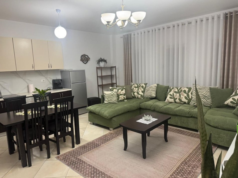 Tirane, jepet me qera apartament 2+1+Ballkon Kati 3, 100 m² 550 € (Don Bosko)