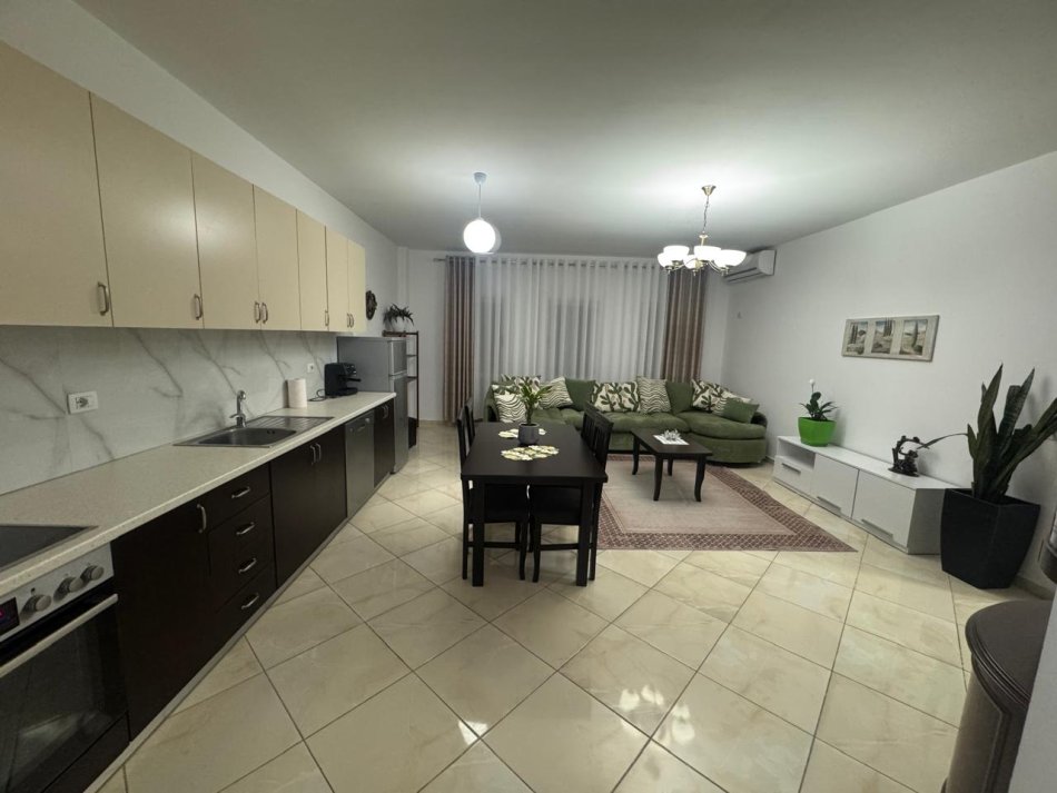 Tirane, jepet me qera apartament 2+1+Ballkon Kati 3, 100 m² 550 € (Don Bosko)