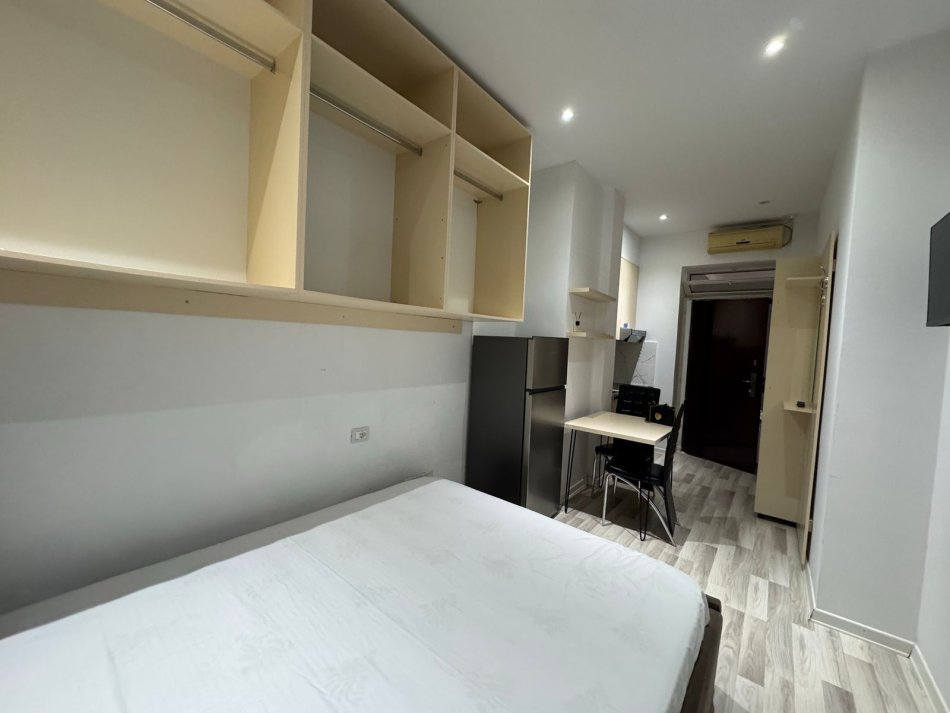 Tirane, jepet me qera , 450 € (Rruga Barrikadave)