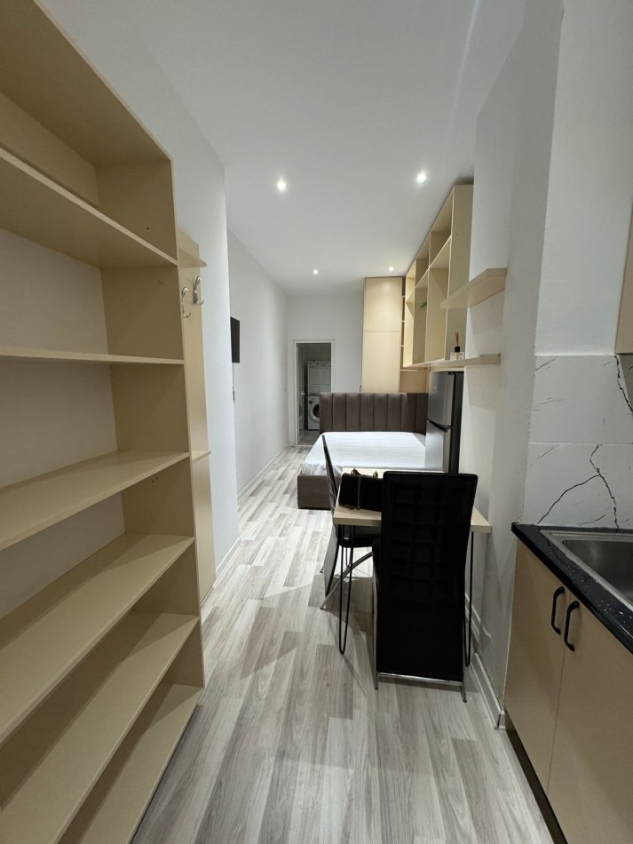 Tirane, jepet me qera , 450 € (Rruga Barrikadave)