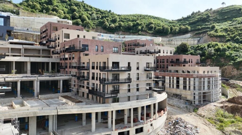 Tirane, shitet apartament duplex 3+1+Ballkon Kati 1, 305.000 € (Kodra e Diellit)