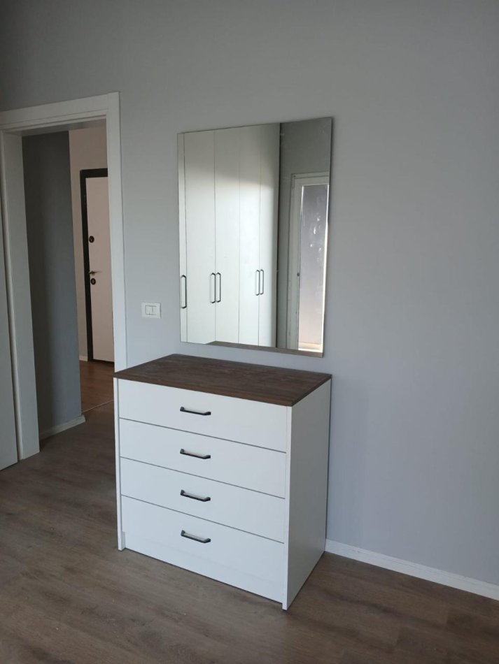 Tirane, jepet me qera apartament 1+1 Kati 8, 77 m² 500 € (5 maji)