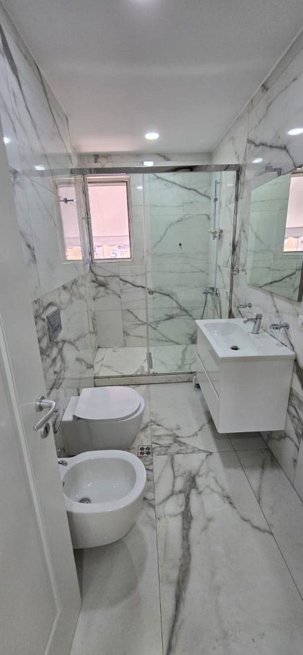 Tirane, shitet apartament 2+1+Ballkon Kati 3, 83 m² 158.000 € (Rruga e Kavajes)