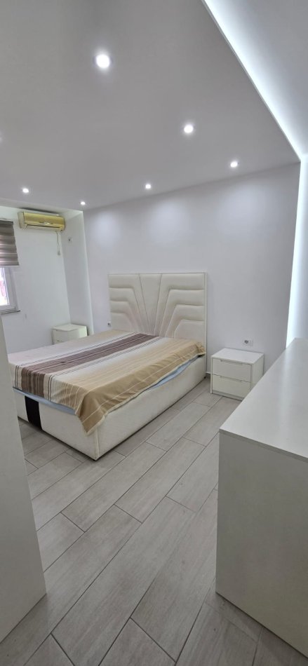 Tirane, shitet apartament 2+1+Ballkon Kati 3, 83 m² 158.000 € (Rruga e Kavajes)