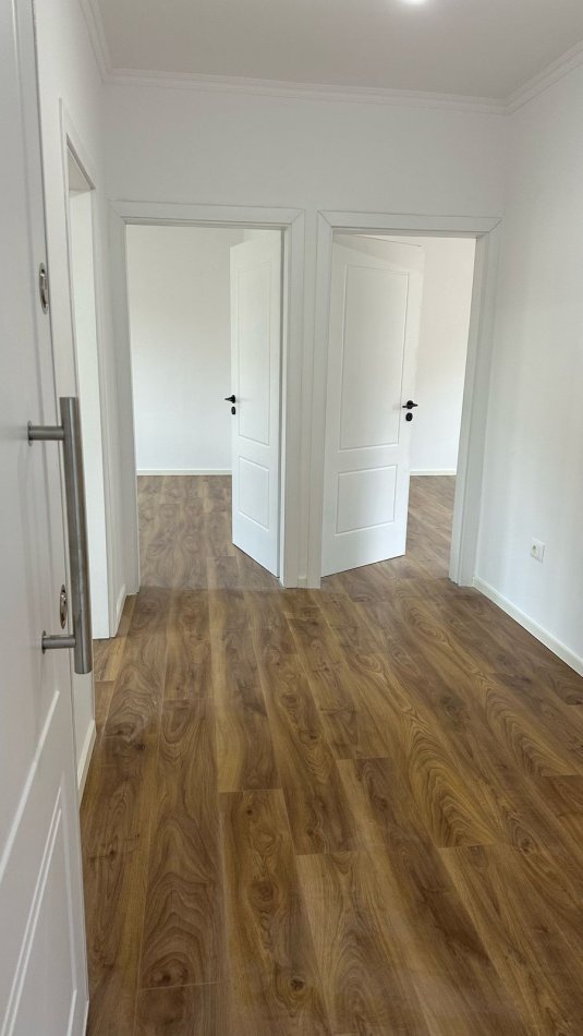 Tirane, shitet apartament 2+1+Ballkon Kati 4, 75 m² 148.000 € (Rruga Kavajes)