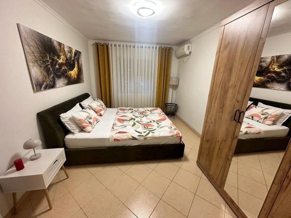 Tirane, jepet me qera apartament 1+1 Kati 3, 60 m² 600 € (Myslym shuri)