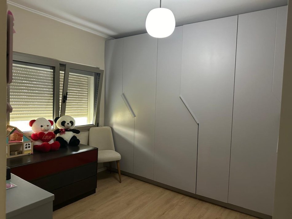 Tirane, jepet me qera apartament 2+1 Kati 5, 75 m² 750 € (Bllok, Juridiku)