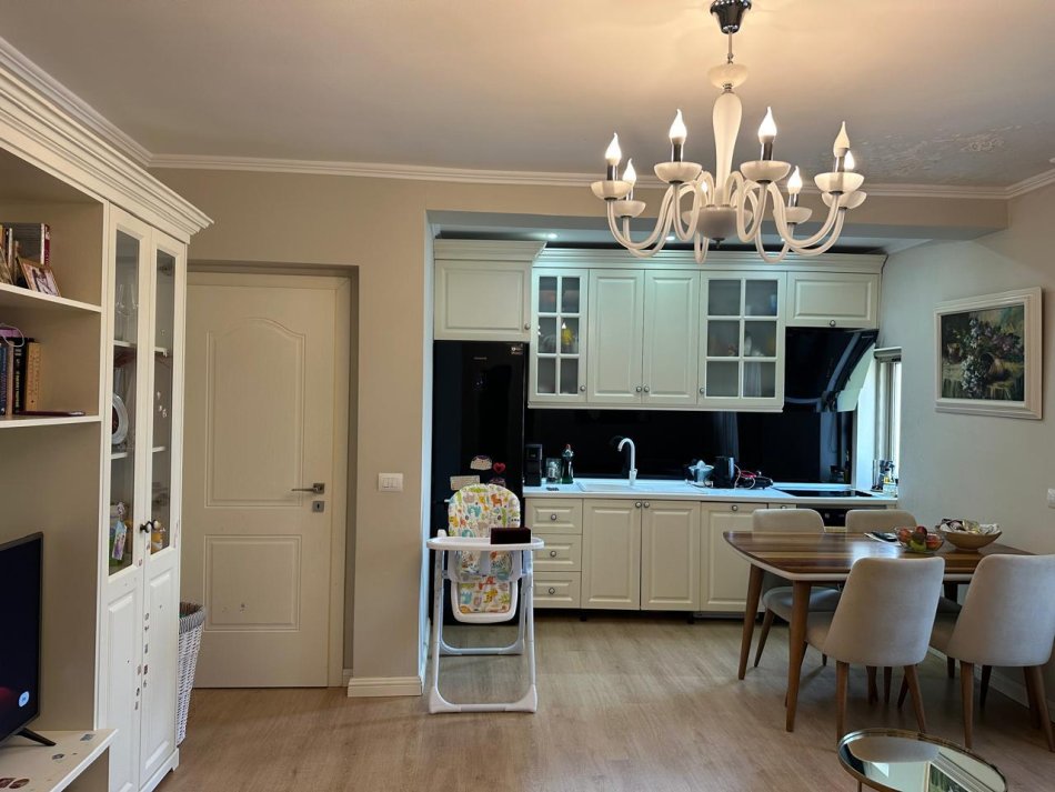 Tirane, jepet me qera apartament 2+1 Kati 5, 75 m² 750 € (Bllok, Juridiku)