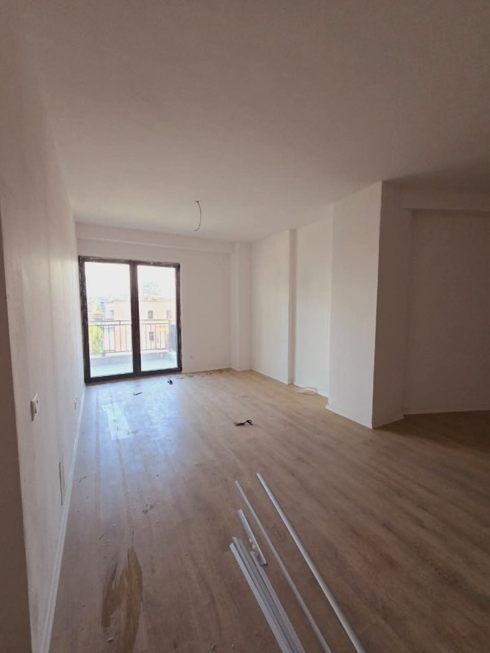 Tirane, shitet apartament 2+1+Ballkon Kati 2, 117 m² 246.000 € (Pazari i ri)