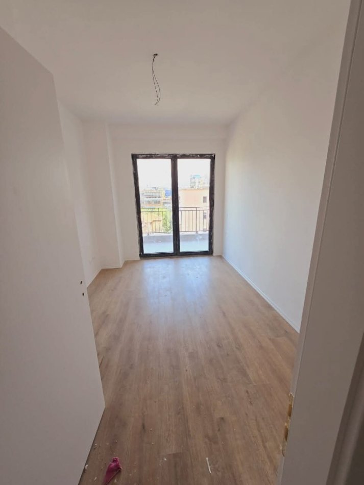Tirane, shitet apartament 2+1+Ballkon Kati 2, 117 m² 246.000 € (Pazari i ri)