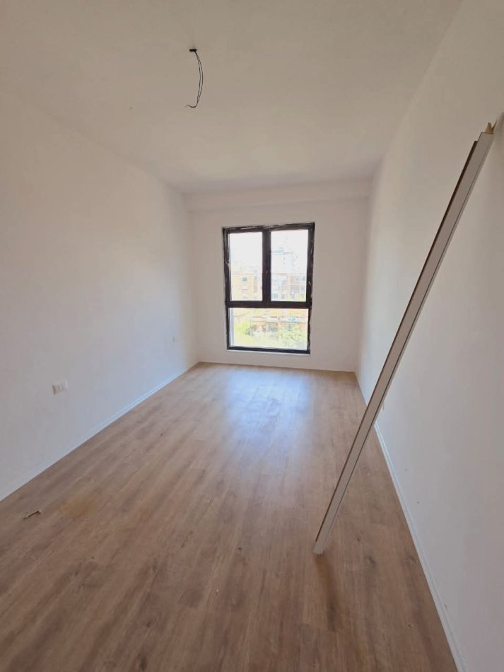 Tirane, shitet apartament 2+1+Ballkon Kati 2, 117 m² 246.000 € (Pazari i ri)