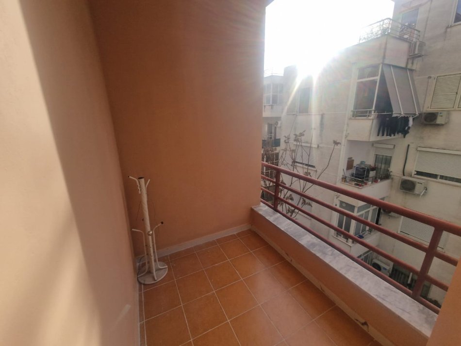 Tirane, shitet apartament duplex 1+1+Ballkon Kati 3, 66 m² 115.000 € (Kodra e diellit)