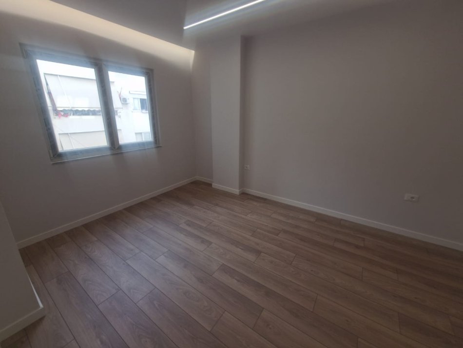 Tirane, shitet apartament duplex 1+1+Ballkon Kati 3, 66 m² 115.000 € (Kodra e diellit)