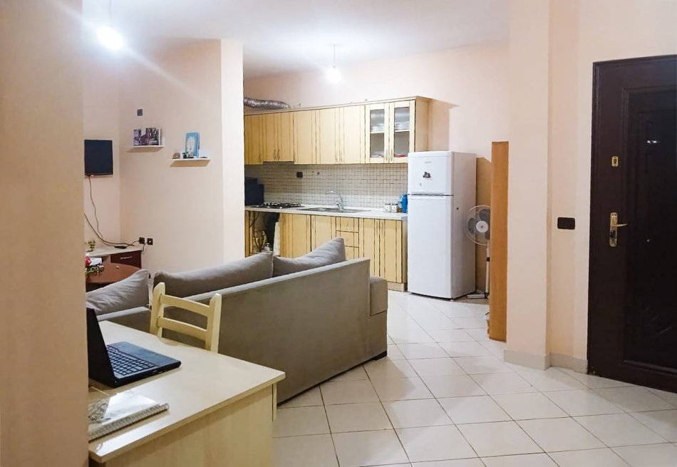 Tirane, shitet apartament 1+1 Kati 3, 80 m² 105.000 € (Jordan misja)