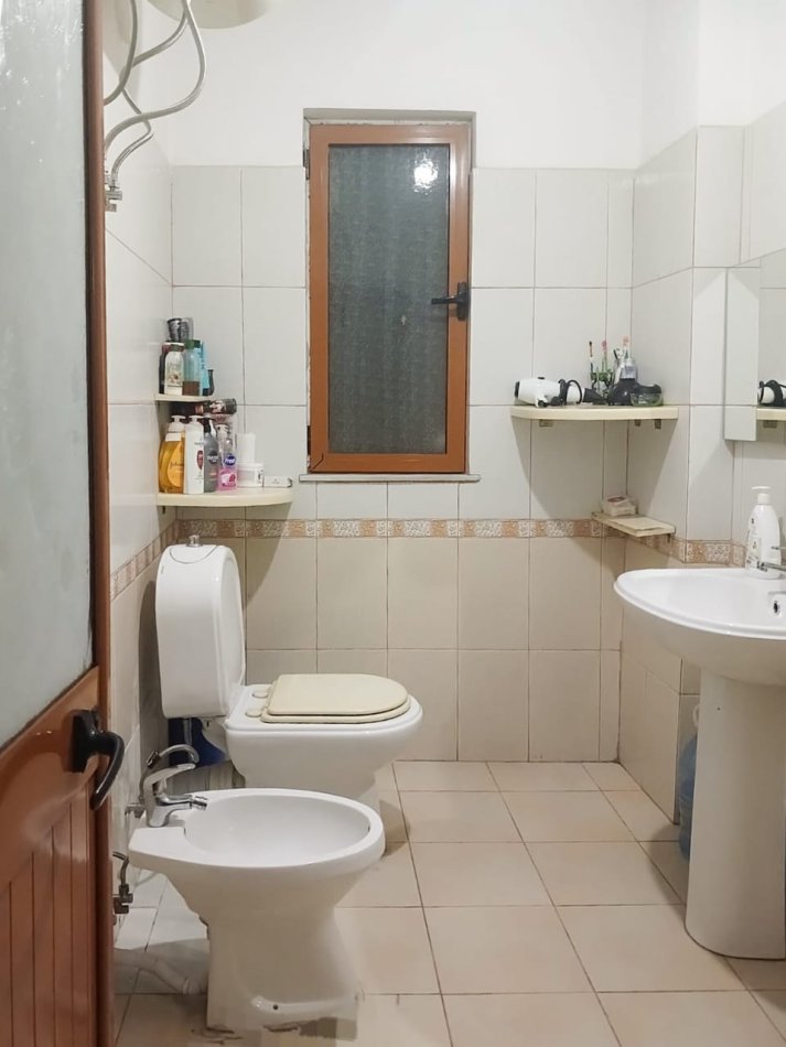 Tirane, shitet apartament 1+1 Kati 3, 80 m² 105.000 € (Jordan misja)
