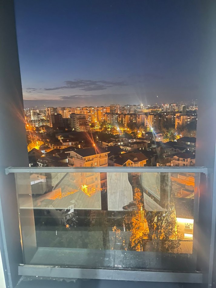Tirane, jepet me qera apartament 1+1+Ballkon Kati 11, 67 m² 550 € (Rruga Artan Lenja/21 Dhjetori/Kompleksi Kontakt)